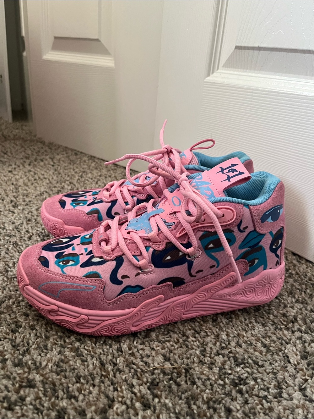 Like New! PUMA Kids Mb.03 Super Basketball Sneakers Shoes Junior size 4.5